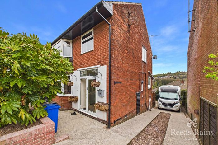 3 Bedroom Detached House For Sale In Hollins Close, Sheffield, S6