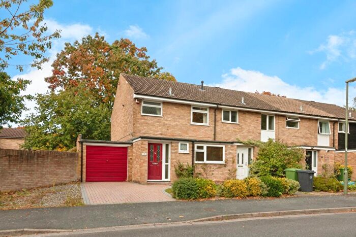 3 Bedroom House For Sale In Inglewood Avenue, Camberley, Surrey, GU15