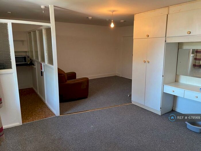 Studio To Rent In Fairfax House, Alphington, Exeter, EX2