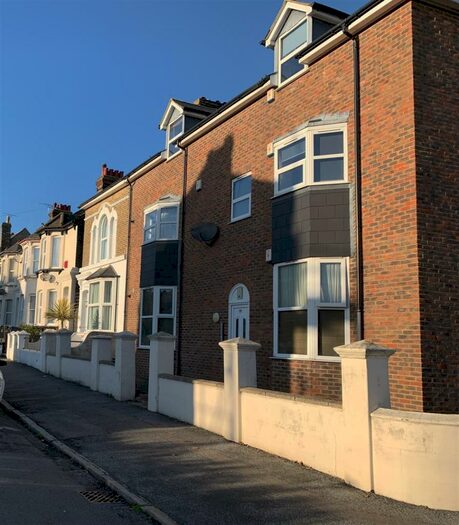 1 Bedroom Flat To Rent In Crescent Road, Ramsgate, CT11