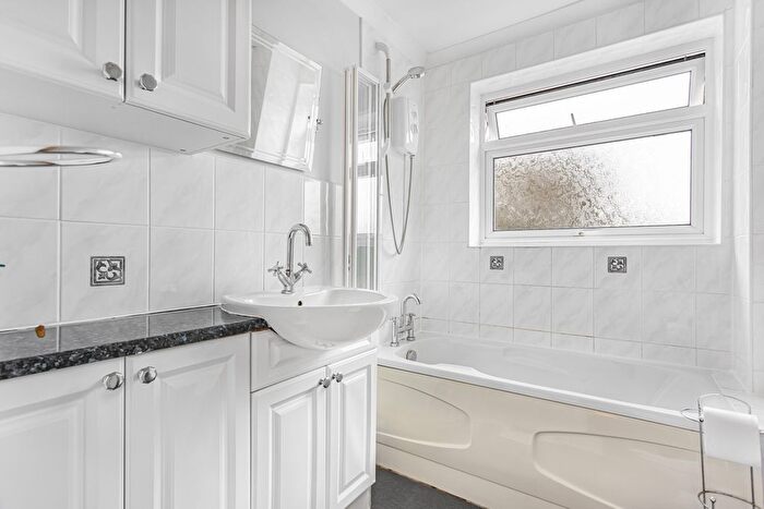 3 Bedroom End Of Terrace House For Sale In Peregrine Road, Sunbury-On-Thames, TW16