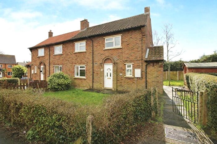 2 Bedroom Semi-Detached House For Sale In Glanford Grove, Barrow-Upon-Humber, DN19