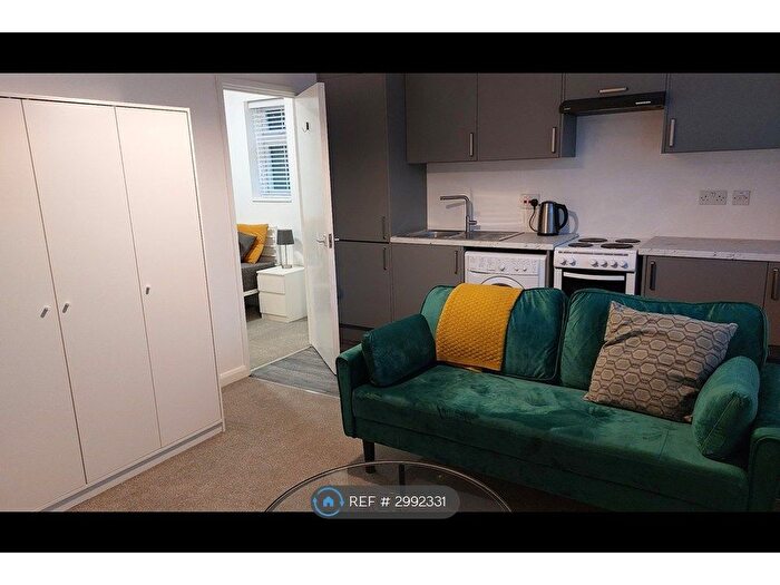 Studio To Rent In Cambridge Avenue, New Malden, KT3