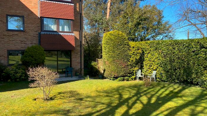 2 Bedroom Flat To Rent In Pine Trees, Hassocks, West Sussex, BN6