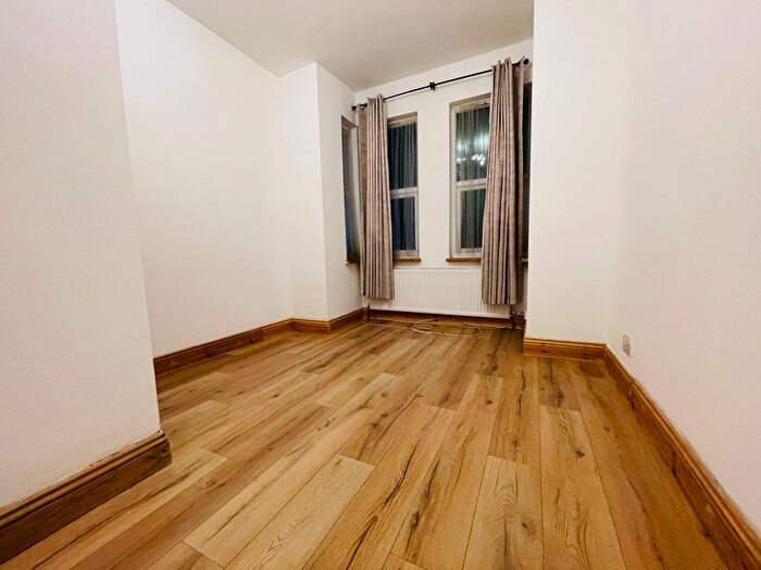 2 Bedroom Flat To Rent In Ashville Road, Leytonstone, E11