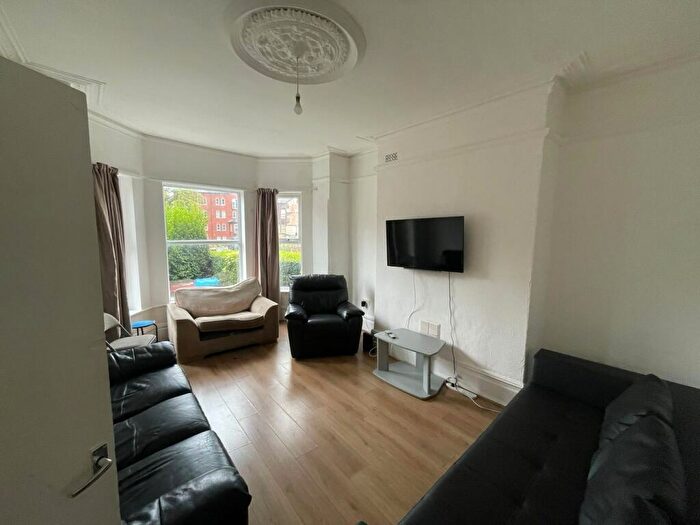 9 Bedroom House To Rent In Wellington Road, Manchester, M20