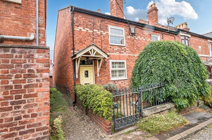 2 Bedroom End Of Terrace House For Sale In Albert Terrace, Gungrog Road, Welshpool, Powys, SY21