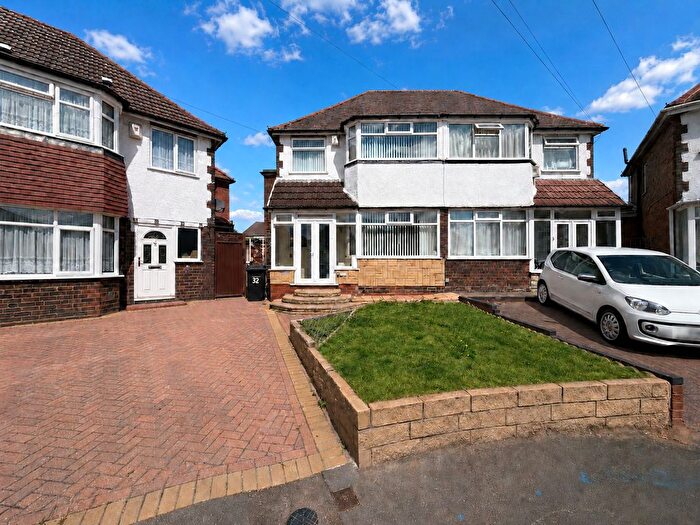 4 Bedroom Semi-Detached House For Sale In Deepdale Avenue, Birmingham, B26