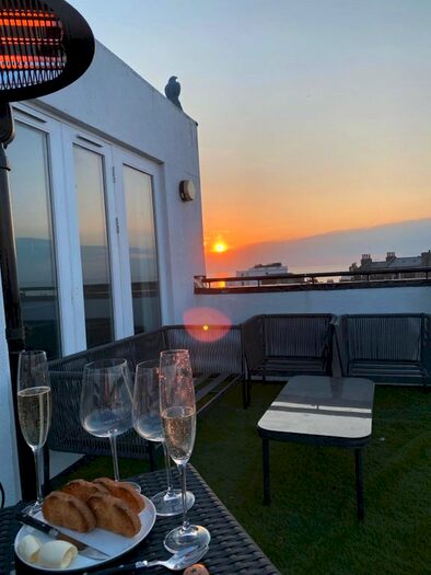 2 Bedroom Flat To Rent In Trinity Square, Margate, Kent, CT9