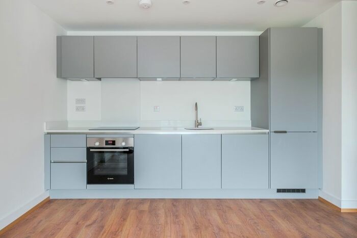 2 Bedroom Flat To Rent In Well Farm Road, Whyteleafe, CR3