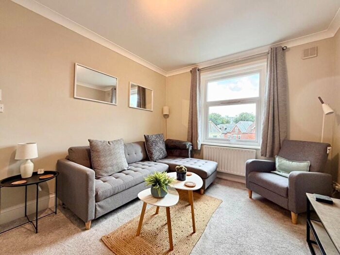 2 Bedroom Apartment To Rent In Poole Hill, Bournemouth, BH2