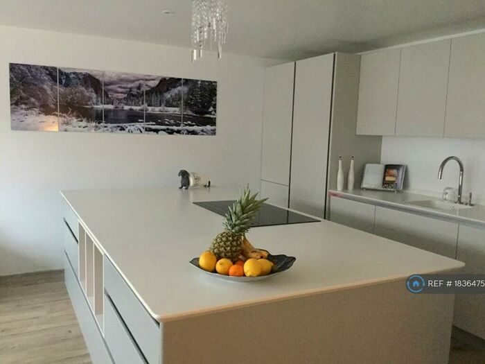 4 Bedroom Detached House To Rent In Burgess Way, Henlow, SG16