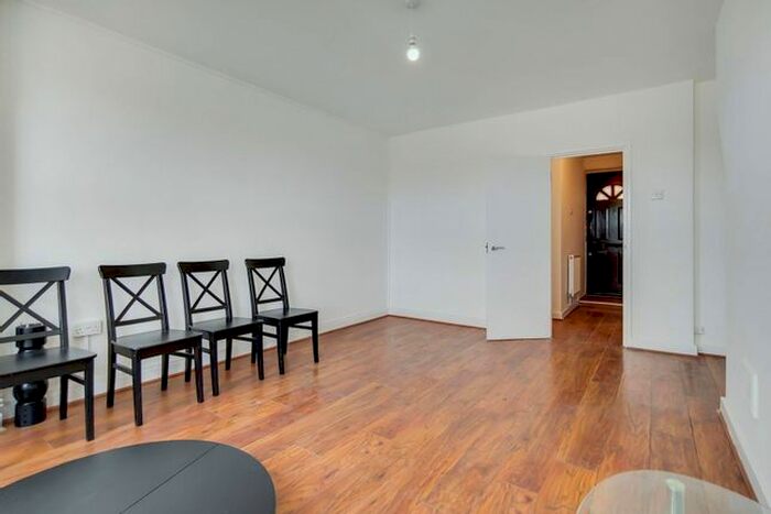 2 Bedroom Flat To Rent In Waterloo Gardens, Victoria Park, London, E2