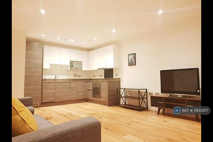 1 Bedroom Flat To Rent In Harbourside Court, London, SE8
