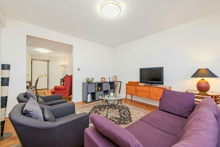 2 Bedroom Flat To Rent In Baker Street London, NW1