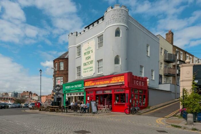 2 Bedroom Flat To Rent In A Harbour Parade, Ramsgate, CT11