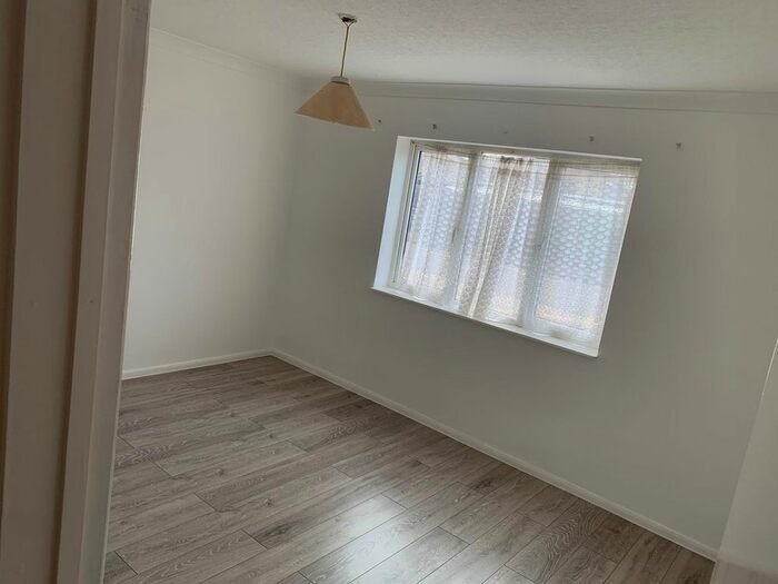 Studio To Rent In Leys Avenue, Dagenham, RM10