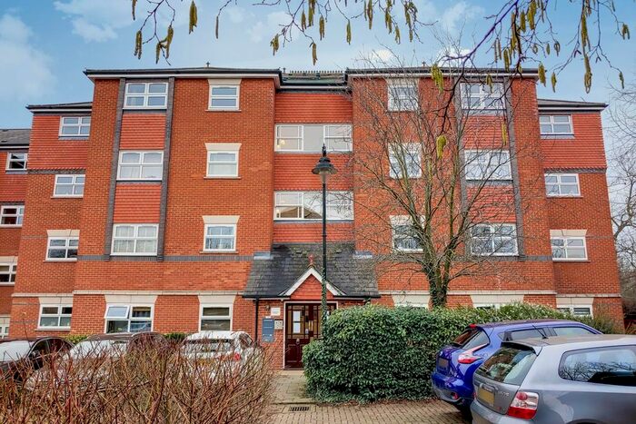 2 Bedroom Flat To Rent In Elderfield Place, London, SW17