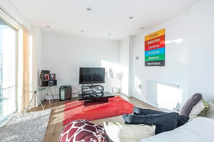 2 Bedroom Flat To Rent In Lime View Apartments, John Nash Mews, London, E14