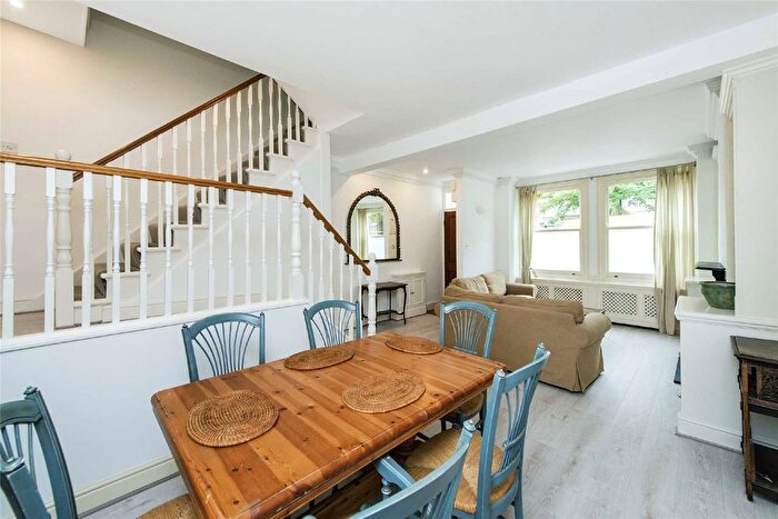 3 Bedroom Flat To Rent In Hazlebury Road, Fulham, SW6