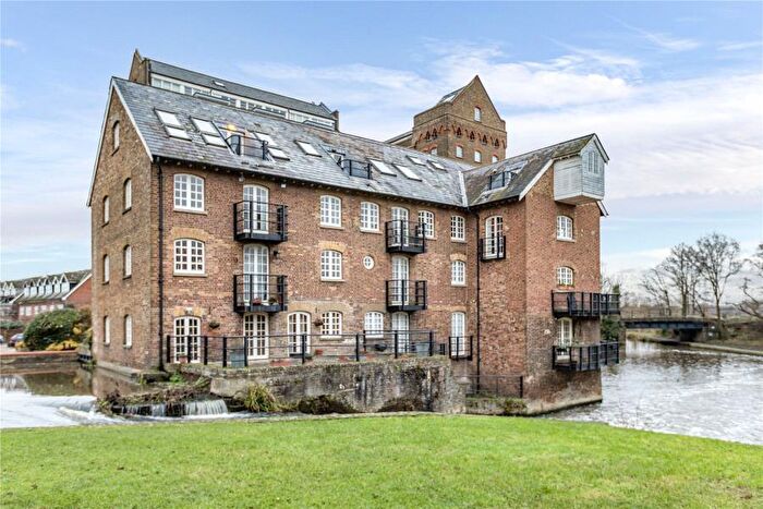 2 Bedroom Flat To Rent In Addlestone, Surrey, KT15