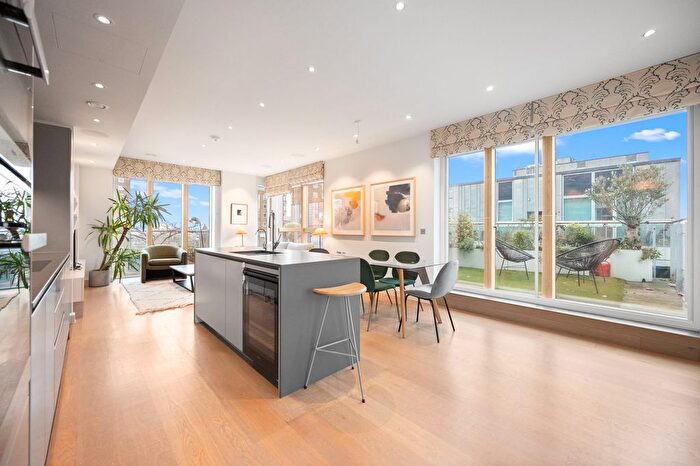 2 Bedroom Flat For Sale In Queens Park Place, Albert Road, NW6