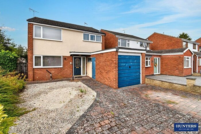 3 Bedroom Detached House For Sale In Woodford Close, Wigston, LE18