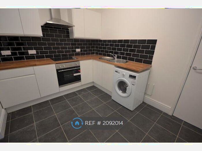 2 Bedroom Flat To Rent In The Strand, Stoke Om Trent, ST3