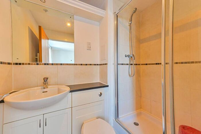 2 Bedroom Flat To Rent In Newport Avenue, Canary Wharf, London, E14