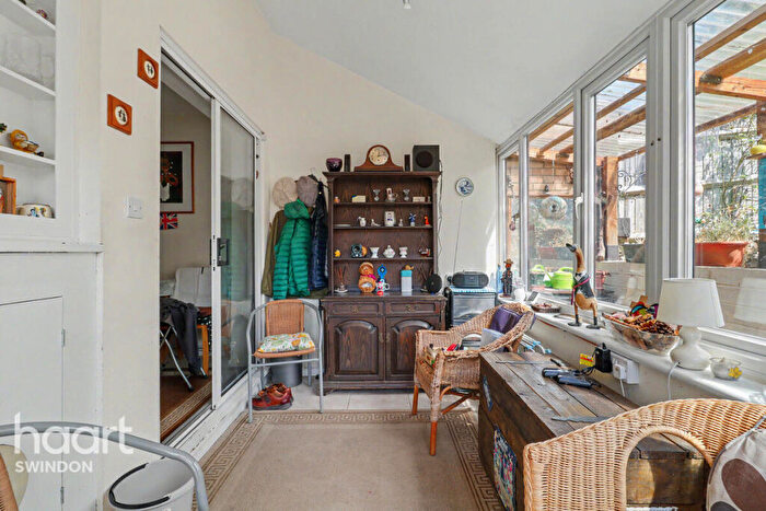 3 Bedroom Semi-Detached House For Sale In Barrington Road, Swindon, SN6
