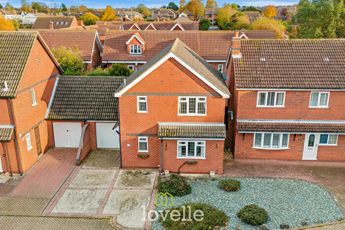 3 Bedroom Link Detached House For Sale In Savoy Court, New Waltham, DN36