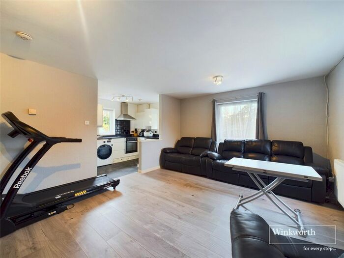 2 Bedroom Flat To Rent In Church Lane, Mill End, Rickmansworth, Hertfordshire, WD3