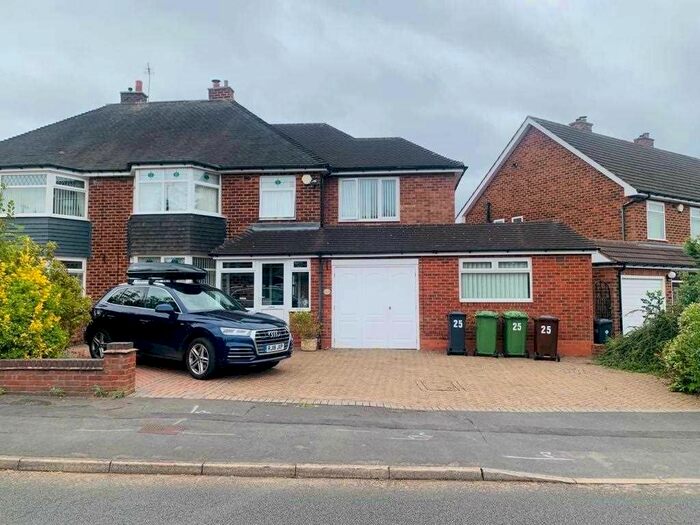 4 Bedroom Semi-Detached House To Rent In Fernhill Road, Solihull, B92