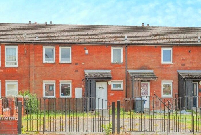 2 Bedroom Flat To Rent In Kirkstall Road, Barnsley, South Yorkshire, S71