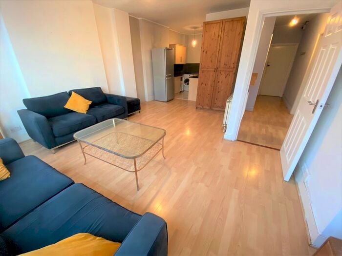 2 Bedroom Flat To Rent In Trafalgar Road, London, SE10