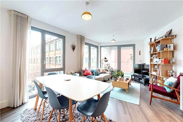 2 Bedroom Flat To Rent In Ashwin Street, London, E8