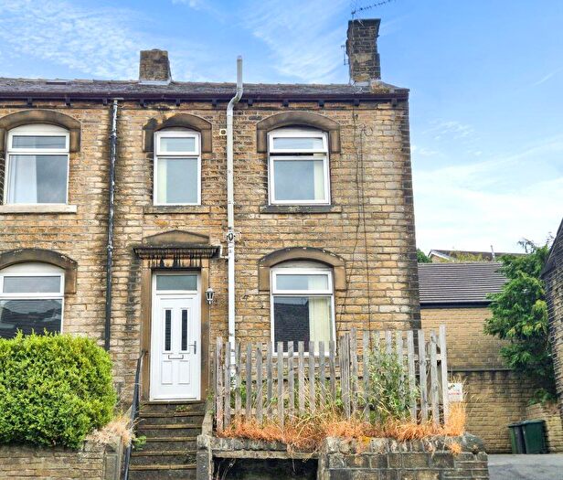 2 Bedroom End Of Terrace House For Sale In Manchester Road, Linthwaite, Huddersfield, HD7