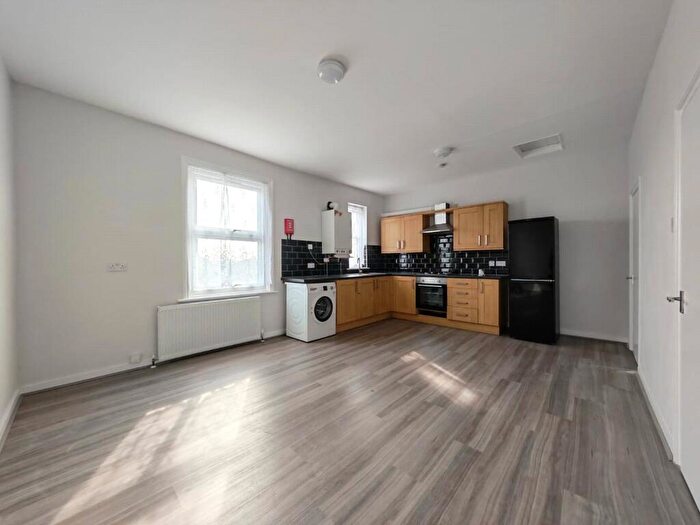 2 Bedroom Apartment To Rent In Green Lane, Ilford, IG3