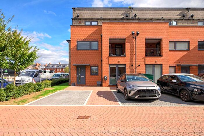 4 Bedroom End Of Terrace House For Sale In Cox Terrace, Reading, RG1