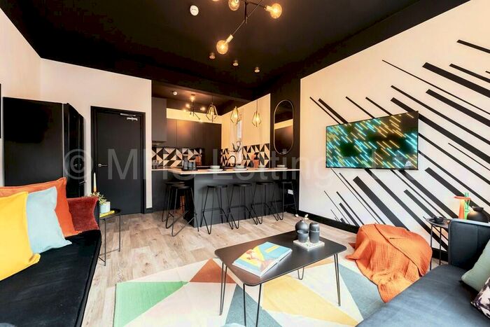 6 Bedroom Semi-Detached House To Rent In Headingley Avenue, Leeds, LS6