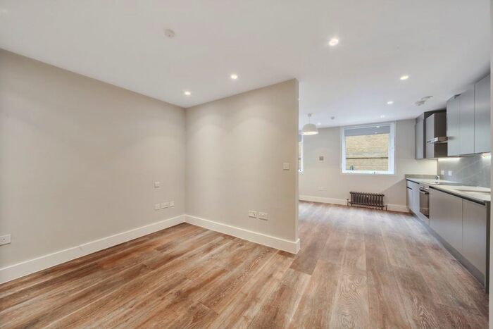 Studio To Rent In Shorts Gardens, London, WC2H