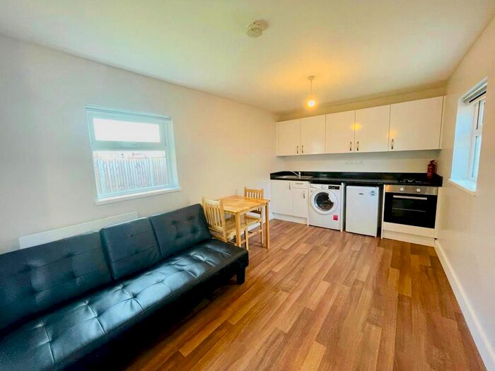 Studio To Rent In Woodville Gardens, London, NW11