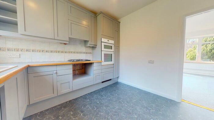 4 Bedroom Detached House To Rent In Woodland Drive, Hove, BN3