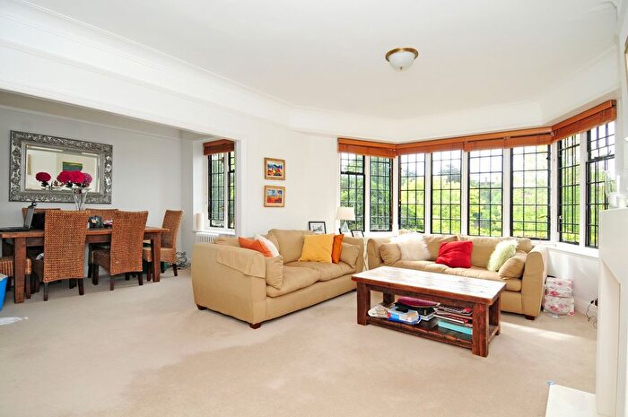 2 Bedroom Flat To Rent In Somerville House, Manor Fields, Putney, SW15
