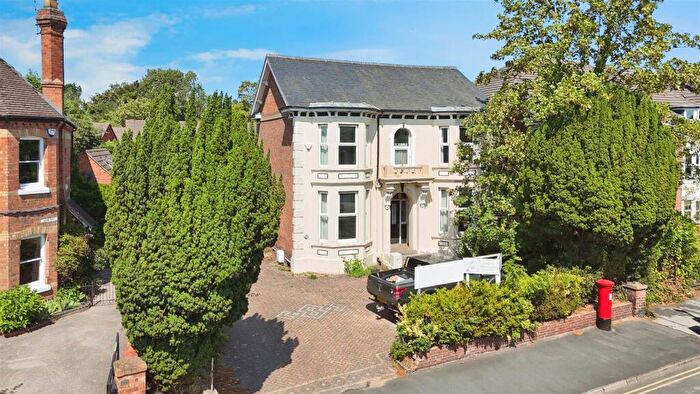 5 Bedroom Detached House For Sale In Emscote Road, Warwick, CV34