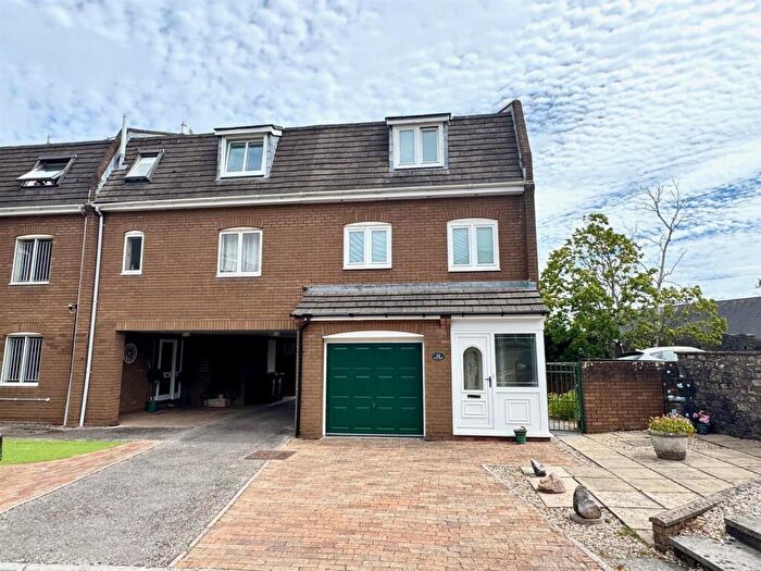 2 Bedroom Apartment For Sale In Dell View, Chepstow, NP16