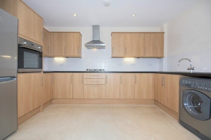 2 Bedroom Flat To Rent In Beresford Place, Cowley, Oxford, OX4