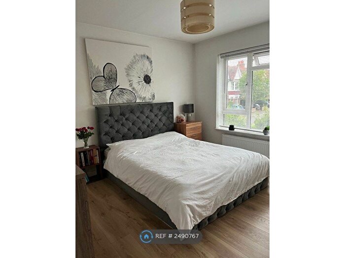2 Bedroom Flat To Rent In Kings Road, London, SW19