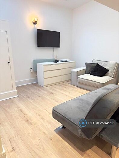 1 Bedroom Flat To Rent In Tudor House, Brighouse, HD6