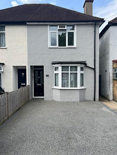 3 Bedroom Semi-Detached House To Rent In Chalvey Grove, Slough, SL1